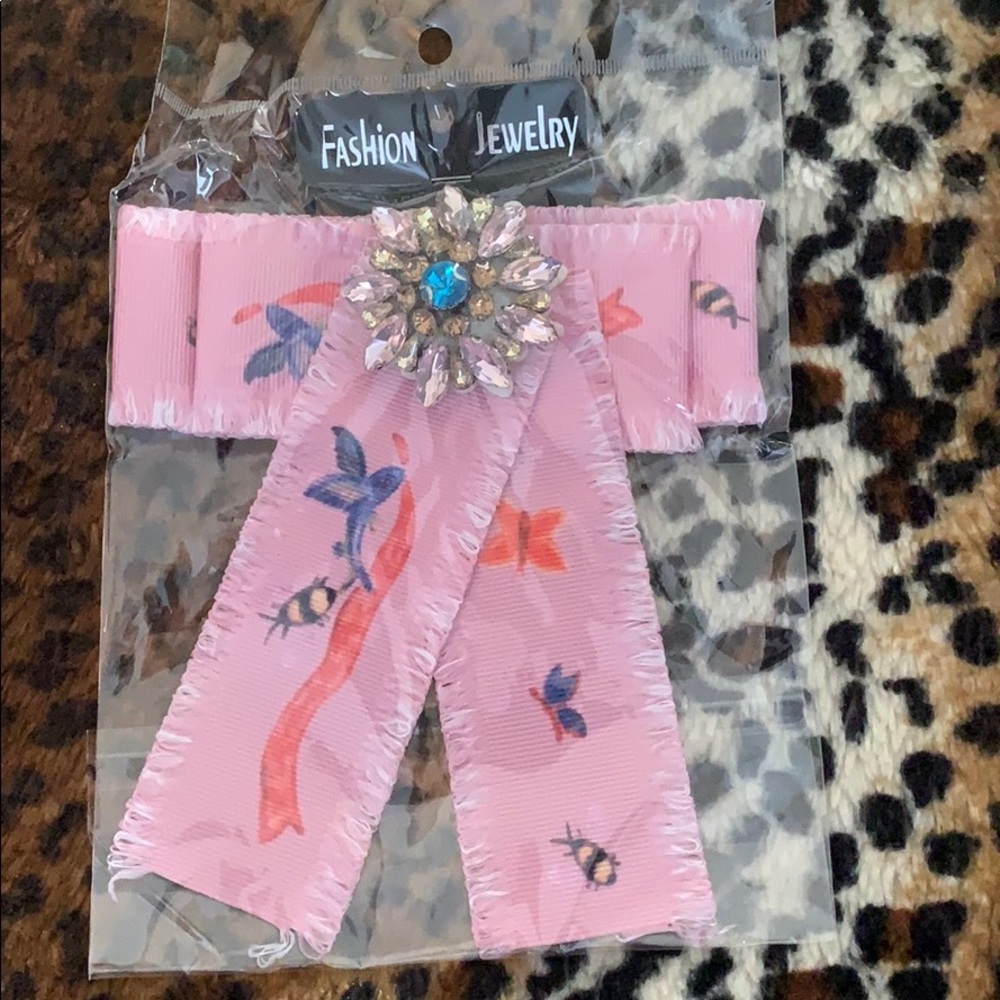 Bow tie brooch